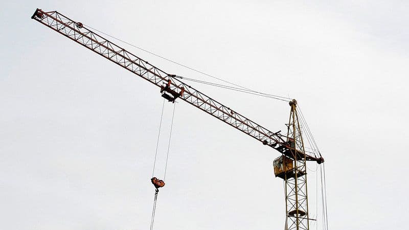 В Москве потушили загоревшийся строительный кран