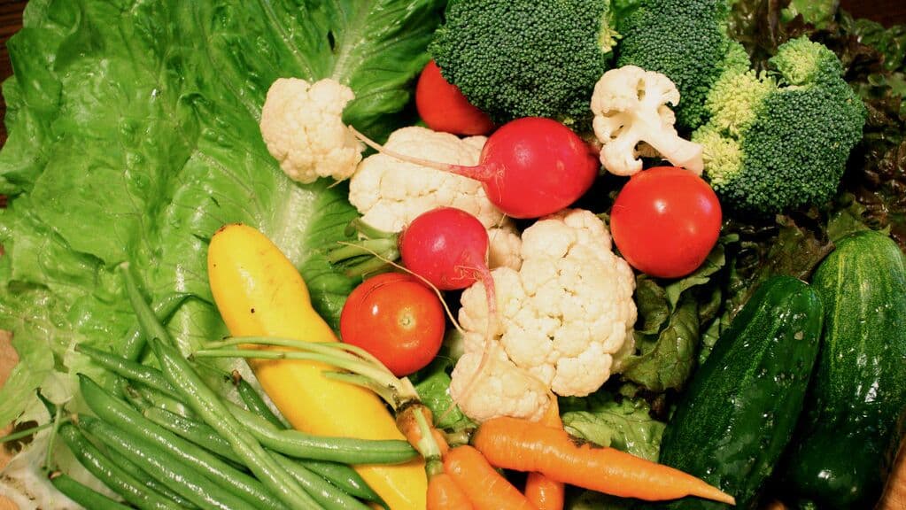 Врач рассказала, чем опасно сыроедение