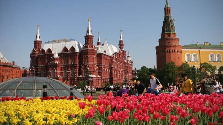 В ОП предложили объединить майские праздники