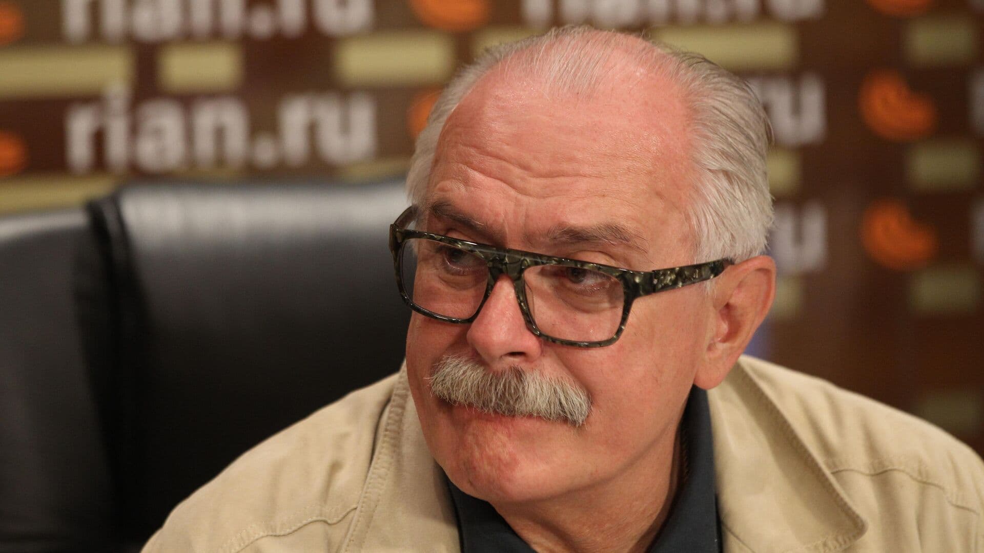 Михалков вручил дипломы выпускникам своей академии