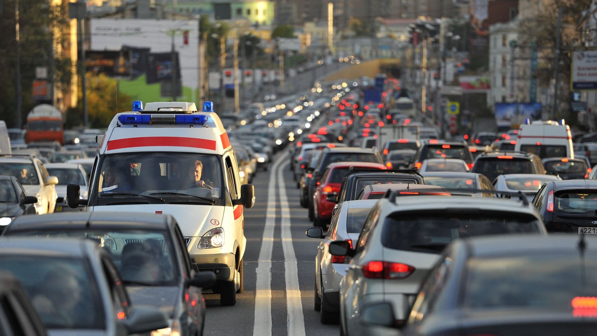 Водителей призвали быть внимательными в жару в Москве