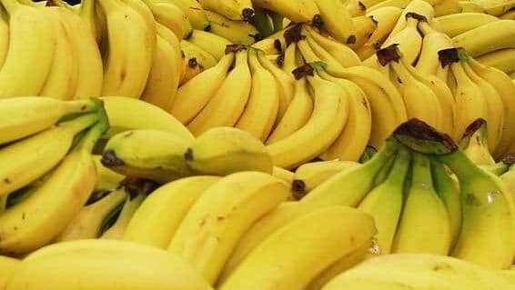 Врач рассказал, чем опасно переедание бананов