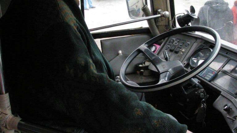 В Нижнем Новгороде водителя автобуса уволили за неприличный жест пассажиру