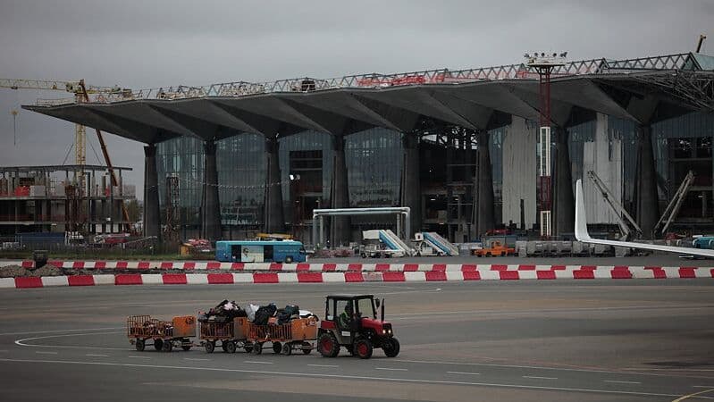 В аэропортах Пскова и Петербурга сняли ограничения