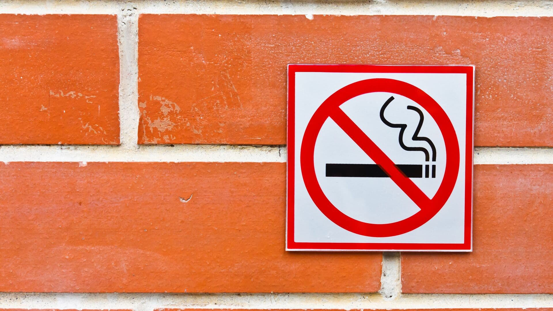 Стало известно, в каком возрасте тяжелее бросить курить