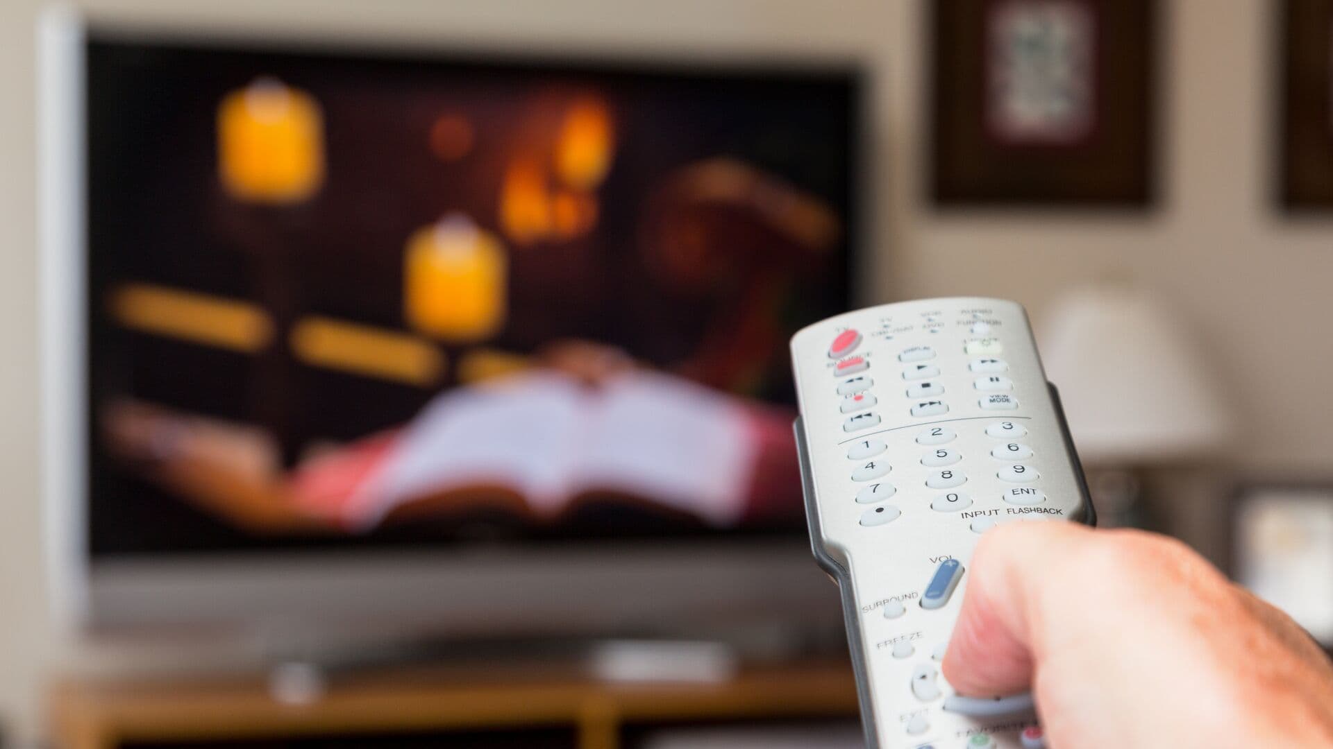 Россиянам рассказали, зачем хакеры могут взламывать телевизоры