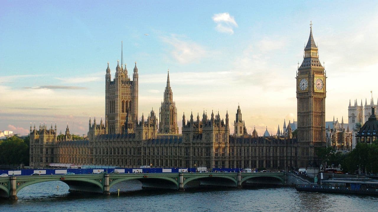 Правящая в Британии лейбористская партия начнет процедуру смены премьера