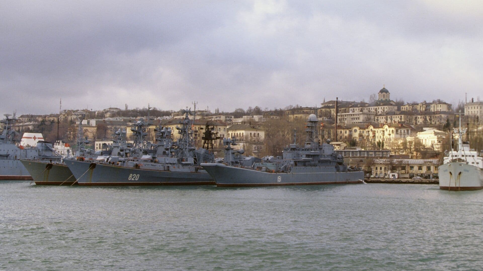 В Севастополе отразили атаку беспилотников