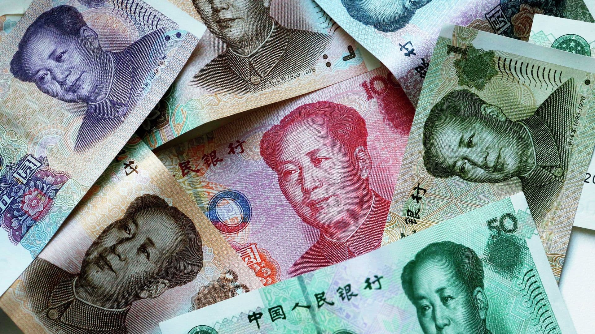 Курс юаня поднялся до 12 рублей впервые с 23 марта