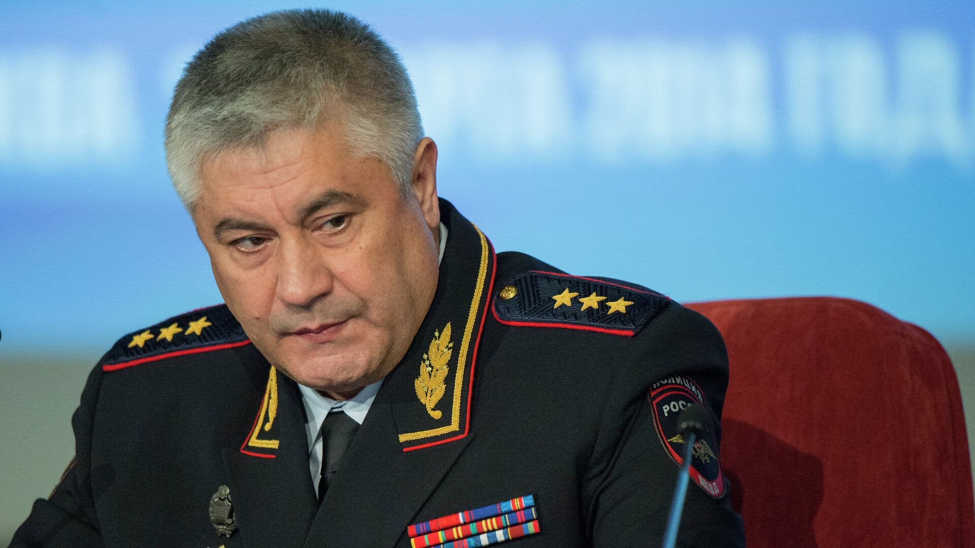 Колокольцев наградил полицейских, спасших 40 жильцов горящего дома