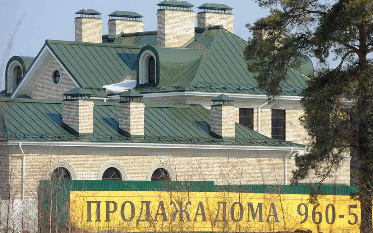Особняк под снос: почему элитные дома на Рублевке продаются по 15-20 лет
