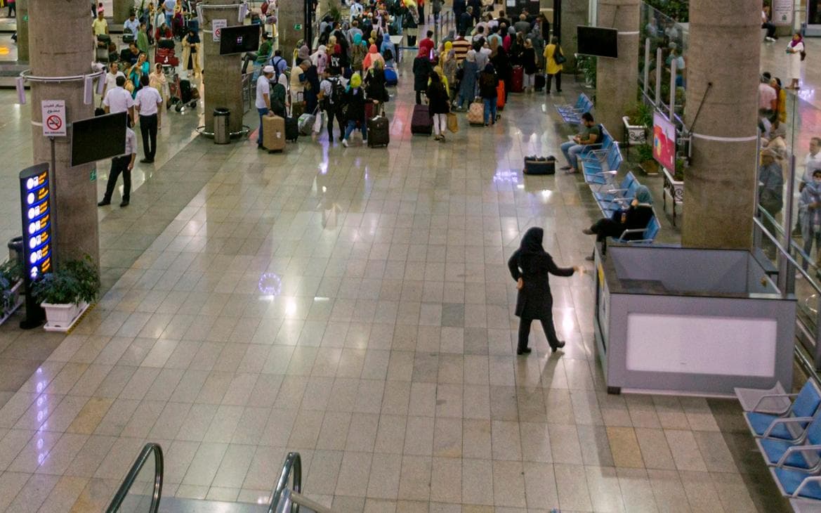 В иранском аэропорту у дипломата конфисковали модем Starlink и телефон